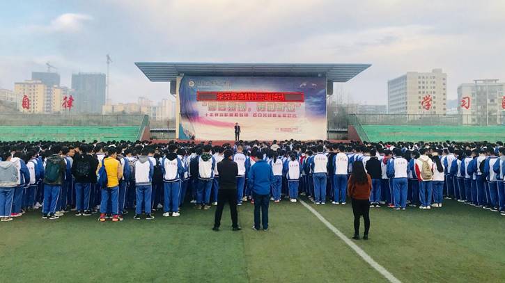 clip_image002.jpg 说明: 志愿服务活动启动仪式顺利举行