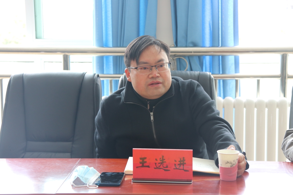 六盘水市教育局党委书记、局长王选进一行到市一中调研指导工作